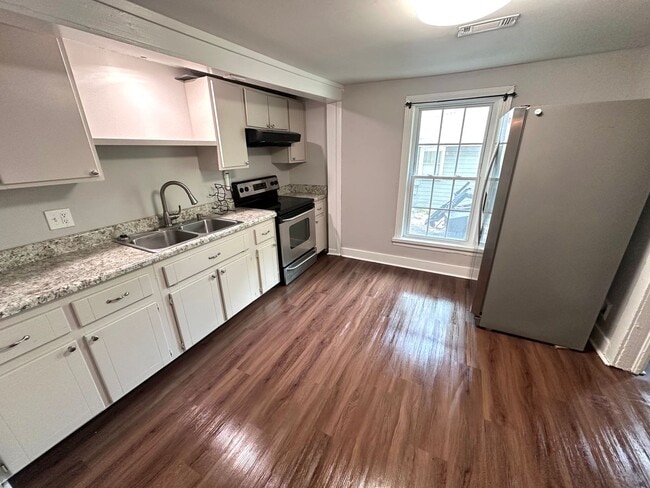 Photo - 3 Bedrooms, 1 Bathroom - North Rome House