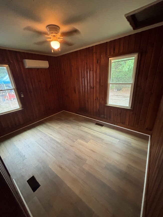 Photo - 1051 Harbor Rd