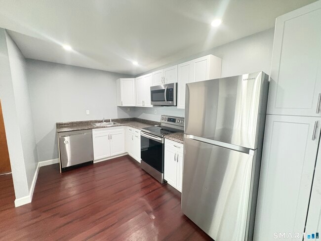 106 Oakwood Ave Unit T2