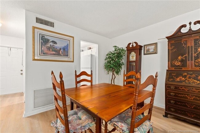 Building Photo - 1931 SW Palm City Rd Unit 16D Rental