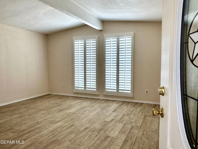 Photo - 10101 Renfrew Dr