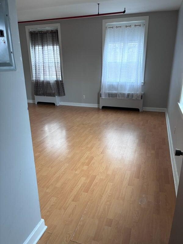 Photo - Spacious Bachelor Bedroom in a Historic Building Unité 0216