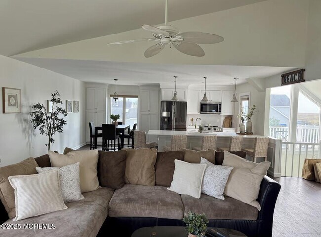 Photo - 104 Catherine Ln