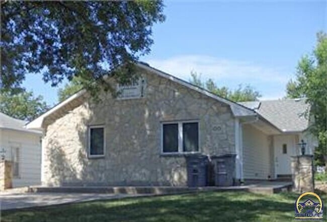 Building Photo - 1013 Sylvan St Rental