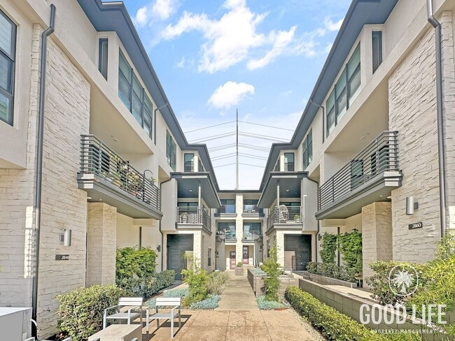 Building Photo - Beautiful 3B/3BA w/ 2 Car Garage, Washer/Dryer and Private Patio!