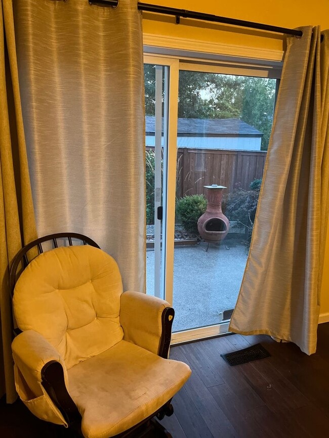 Photo - 433 NE 49th Ave