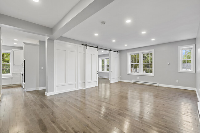 Building Photo - 20 W Holly St Rental