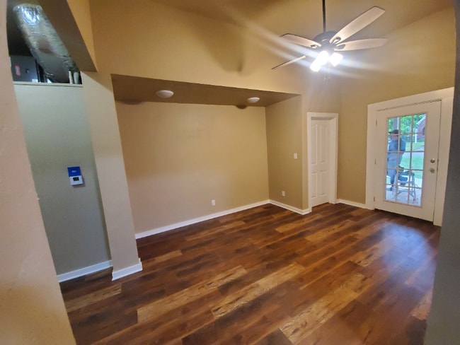 Photo - 603 N Trinity St