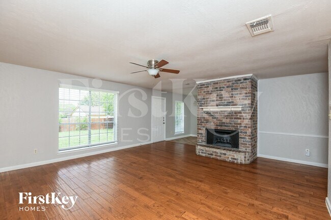 Photo - 4912 Sandalwood Ln