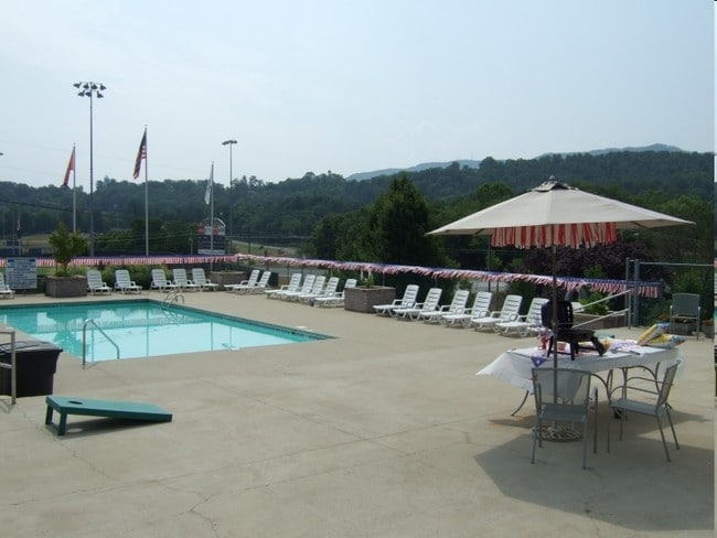 Pool - Evergreen Terrace