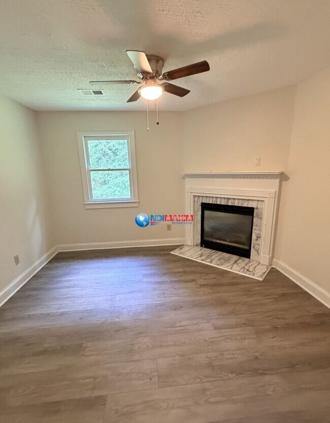 Photo - Spacious two master bedrooms split-level house in Decatur