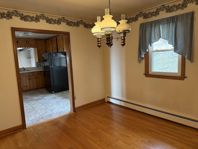 Photo - 3900 S Main St