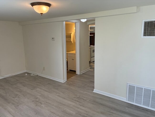 108 1/2 3rd Ave