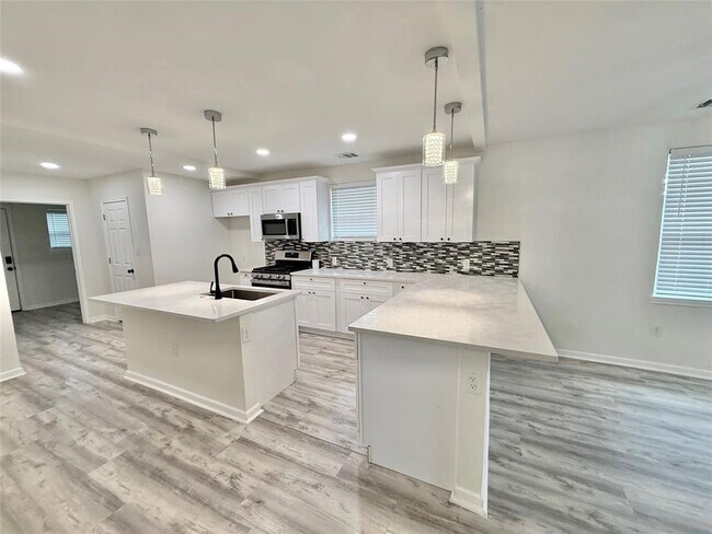 Photo - 1401 W 7th St