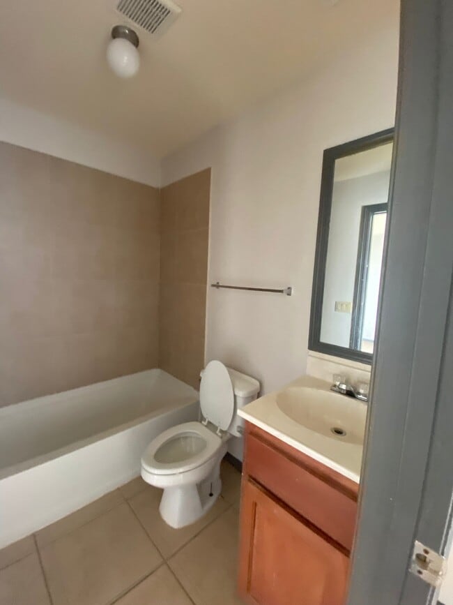 Photo - 1202 W Kiwi Ave