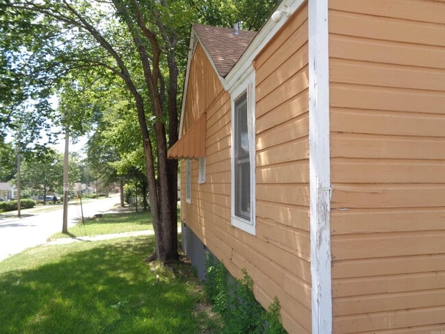 Photo - 920 S Elm St