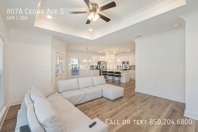 Photo - 807A Cedar Ave S