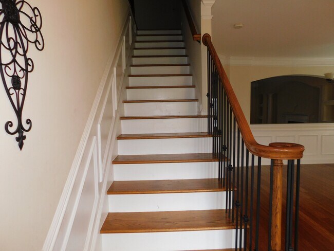 Photo - 123 Hackamore Ln