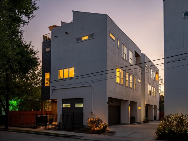 Building Photo - 913 Thompson St Rental