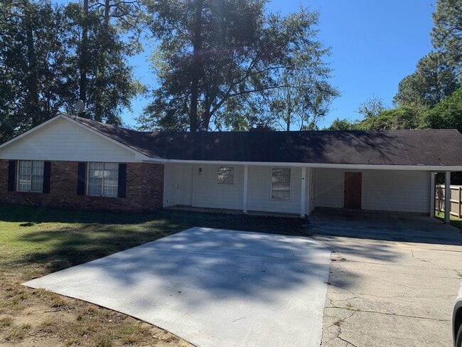 Photo - 814 Robin Hood Trail