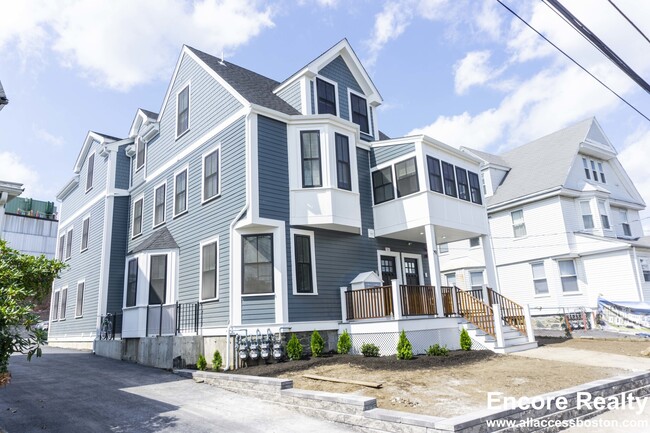 Building Photo - 79 Linden St Unit 7