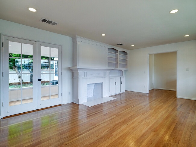 Photo - 7101 W 85th St