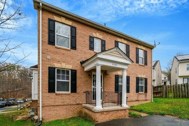 Building Photo - 1121 Varney St SE