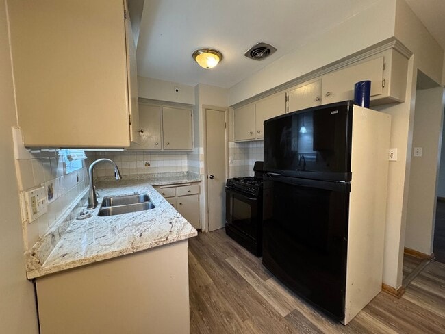 Photo - 3952 S 43rd St Unit LOWER