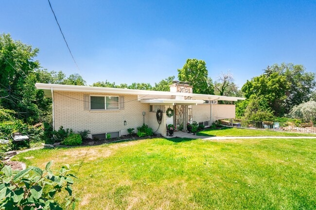 Photo - 450 E Mill St S