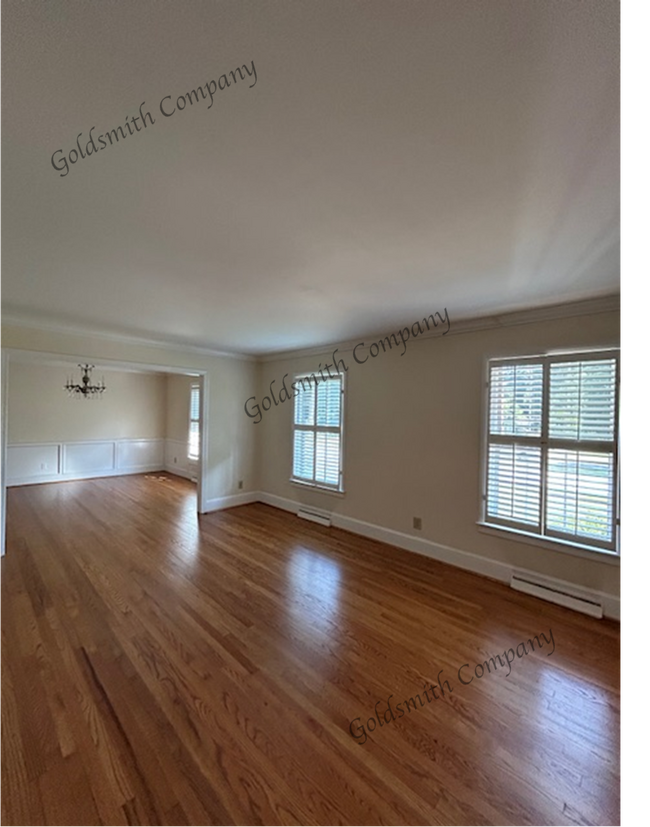 2 Woodfern Cir