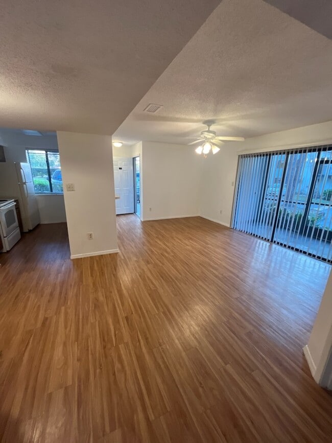 Photo - 151 Waterfall Way