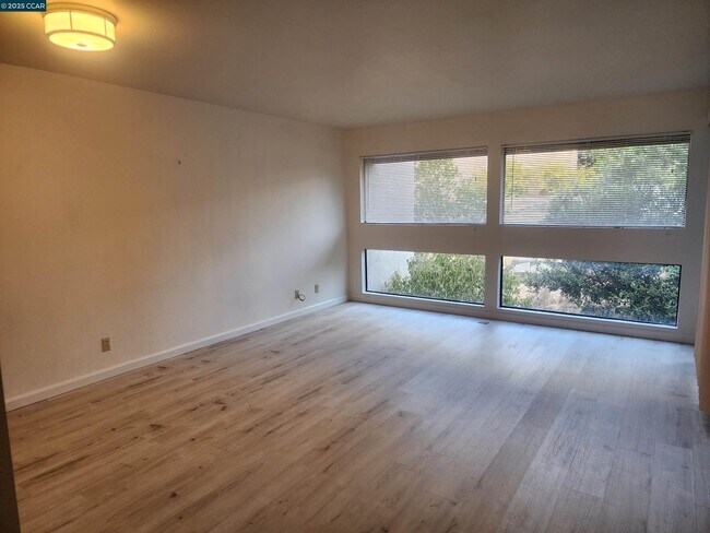 Photo - 1600 Carmel Dr Unit 15