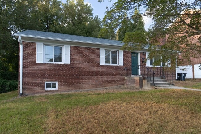 Photo - 50's Rambler with 5 BR & 3 BA in One of the Best Locations in Arlington