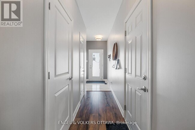 Photo - 284 Munro St