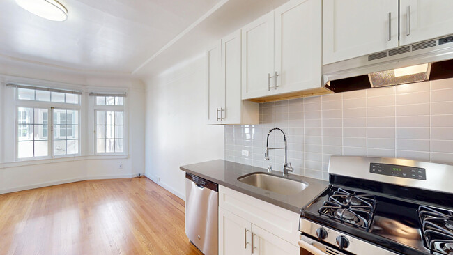 Building Photo - 940 Hayes St Unit 17