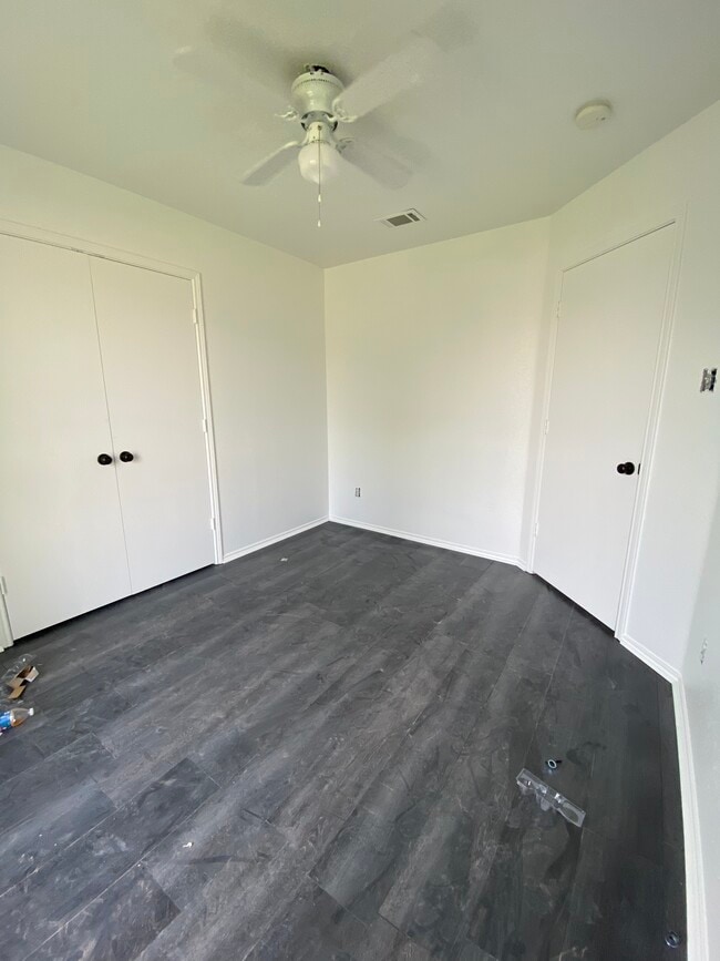 Photo - 3017 Hillsdale Ave