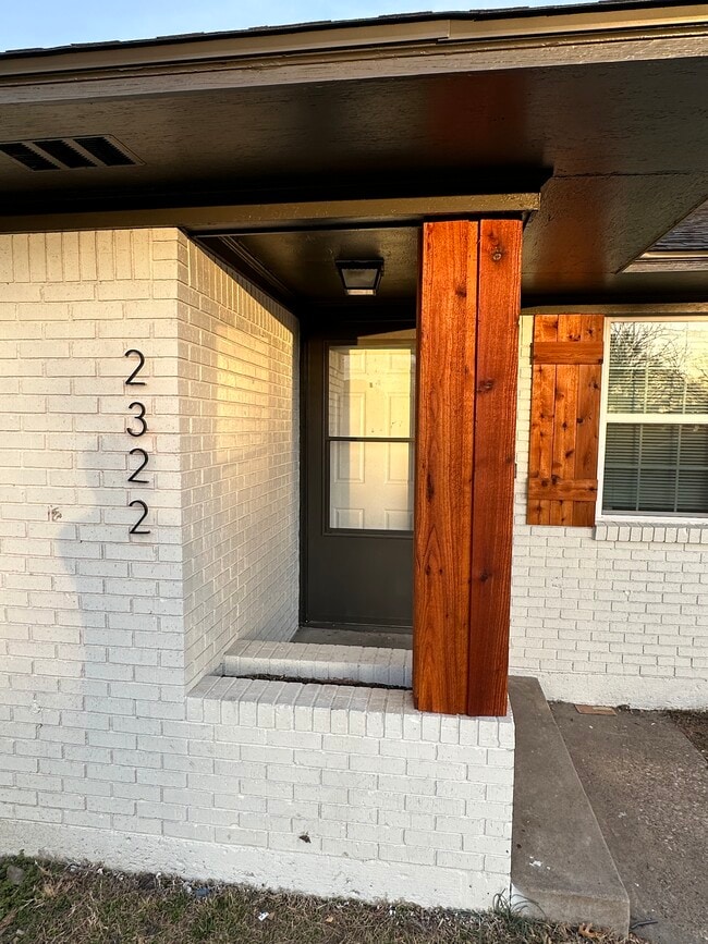 Photo - 2322 Meadow Ln