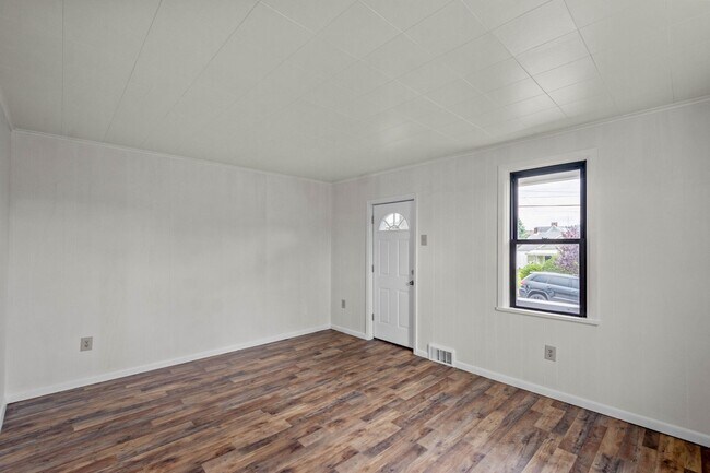 Photo - Beautiful 2 bedroom home in Pitcairn available August 15!