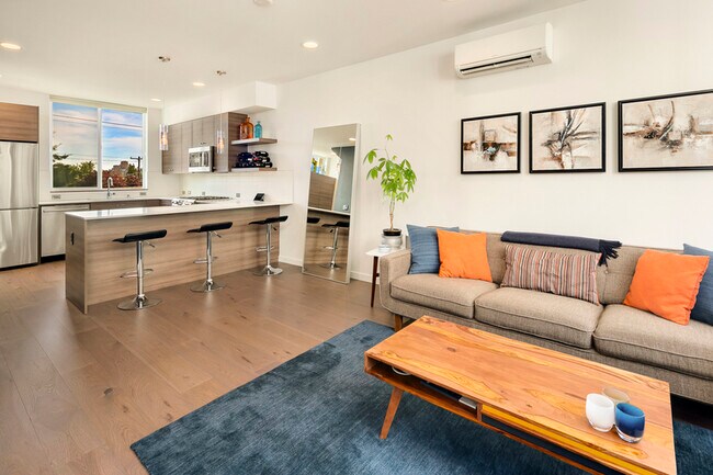 Photo - 208 16th Ave