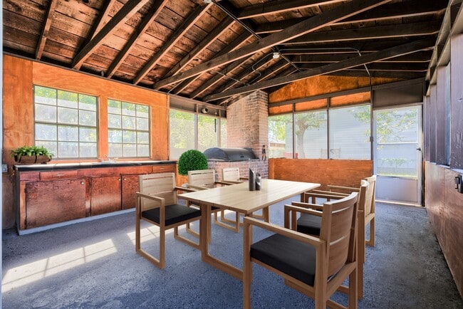 Building Photo - 5907 Nancy Ann St