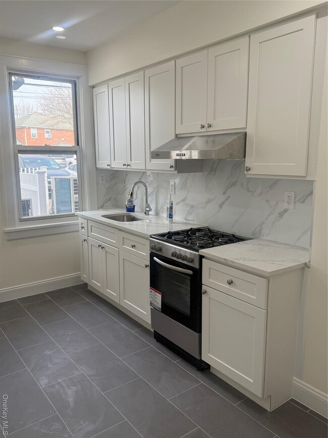 Building Photo - 151 Tulip Ave Unit 1