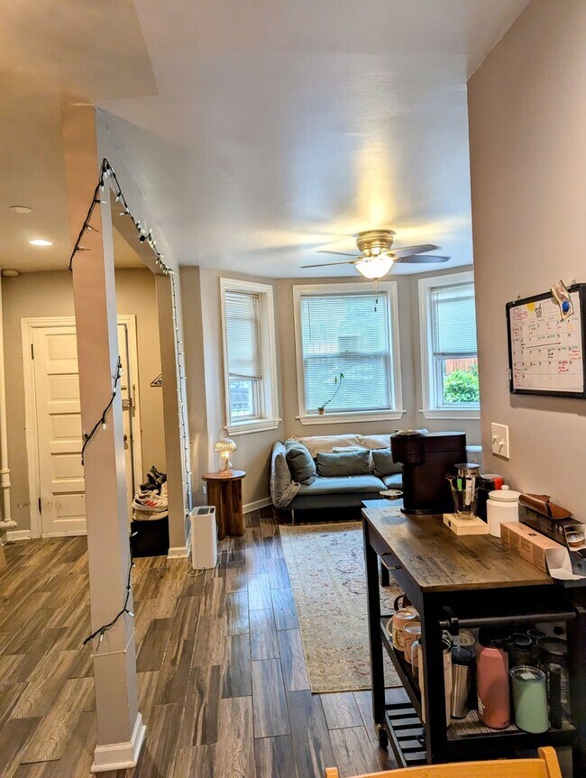 Photo - 2440 N Harding Ave Unit G