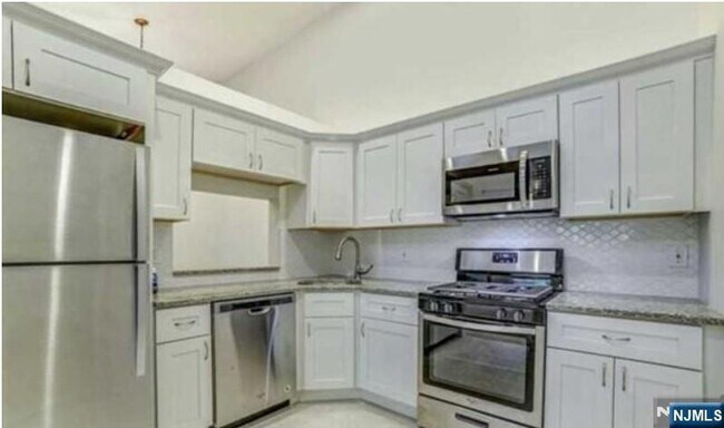 Photo - 353 Cottonwood Way