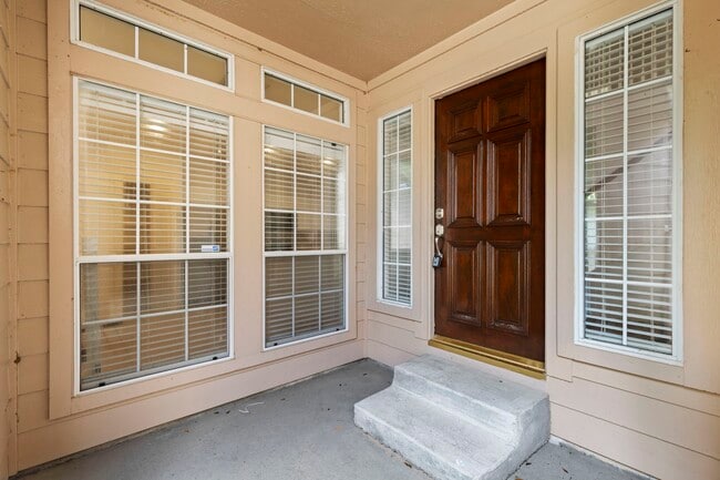 Photo - 19 Endor Forest Pl