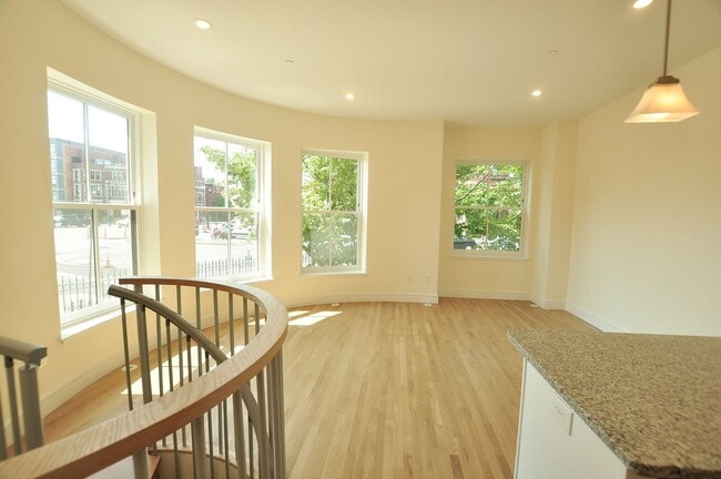 Photo - 870 Beacon St