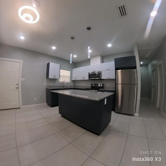Photo - 2022 Summerland Ln