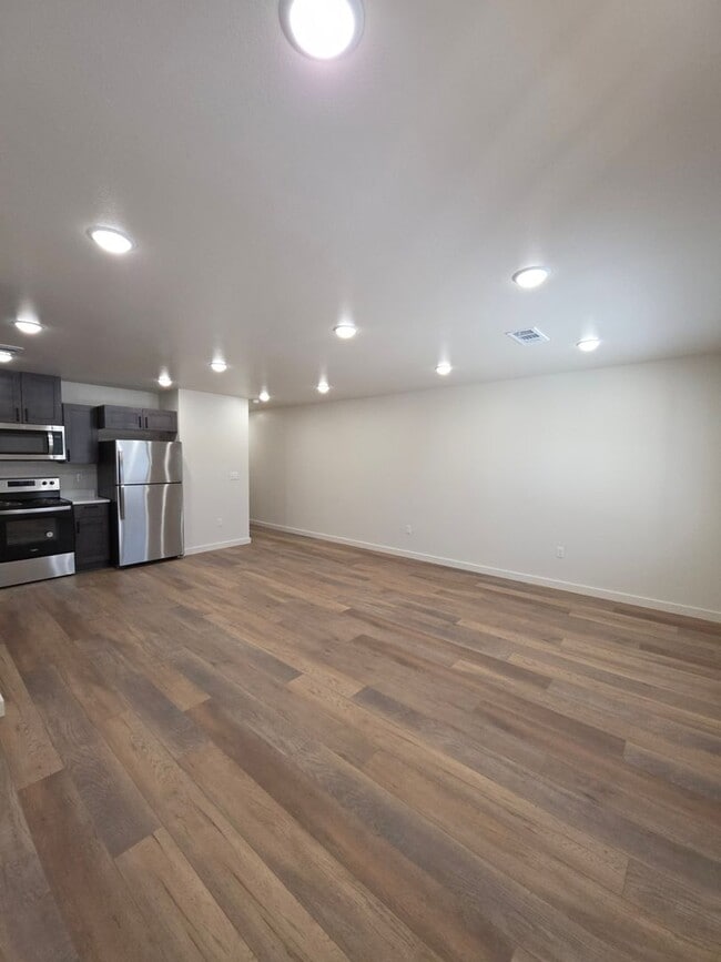 Photo - 703 W 12th St Unit A