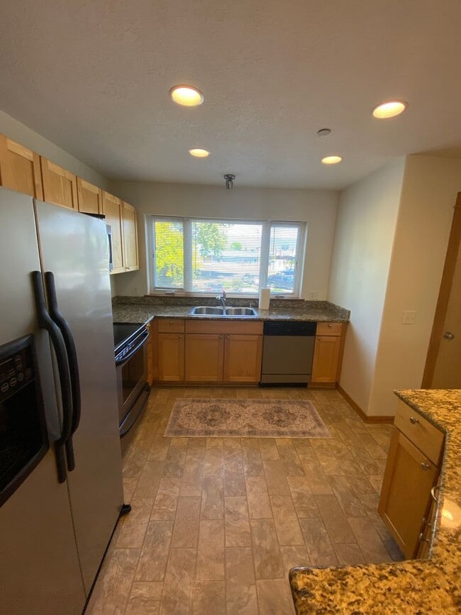 Photo - 3 Bedroom | 2 1/2 Bath Townhouse in The Dalles, OR.