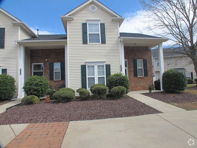 Building Photo - Move in ready Townhome located in the Town...