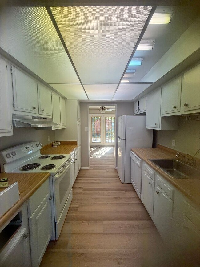 Photo - Winsdor Oaks West